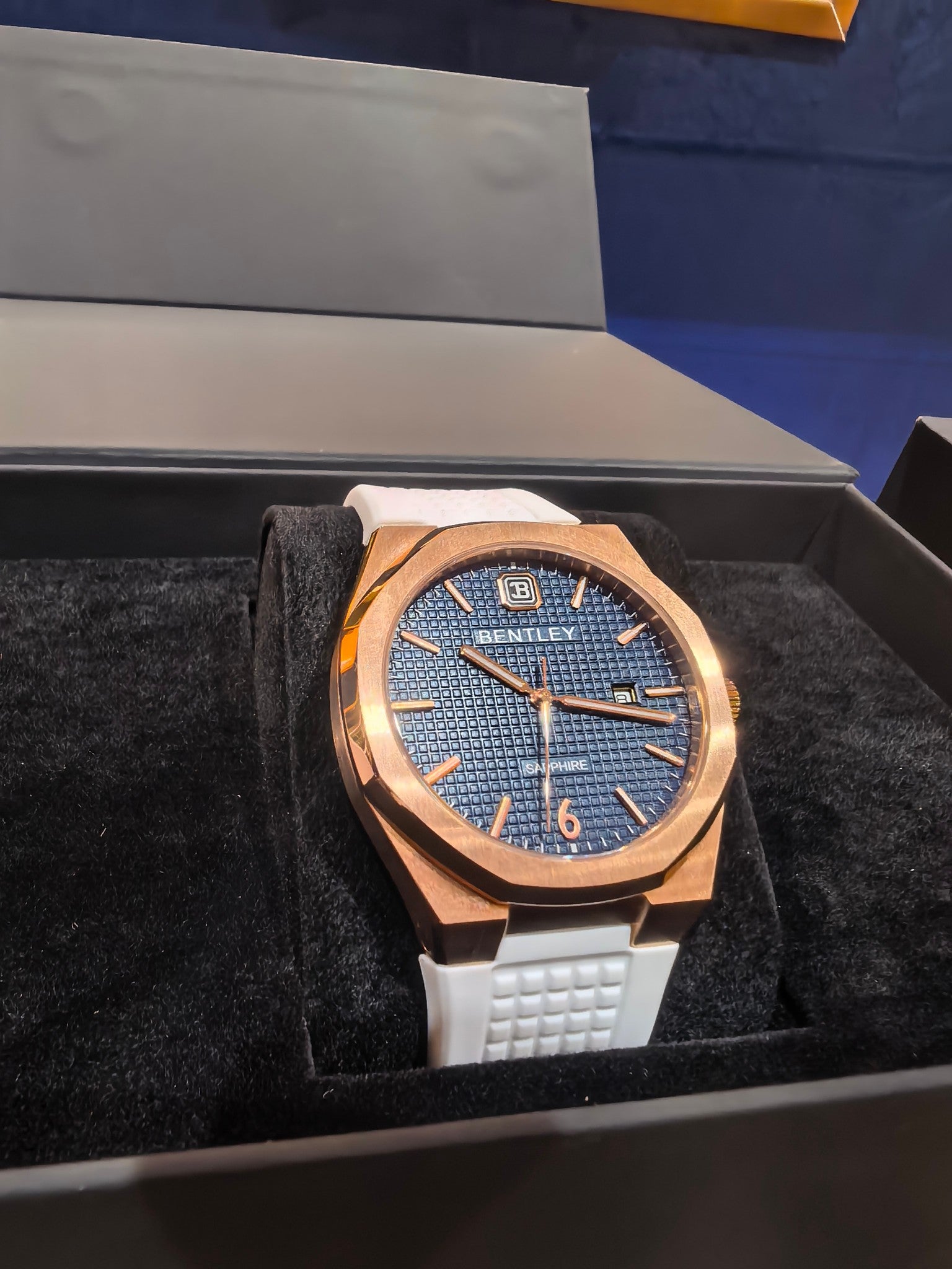 THE AURARAY BL-24-17